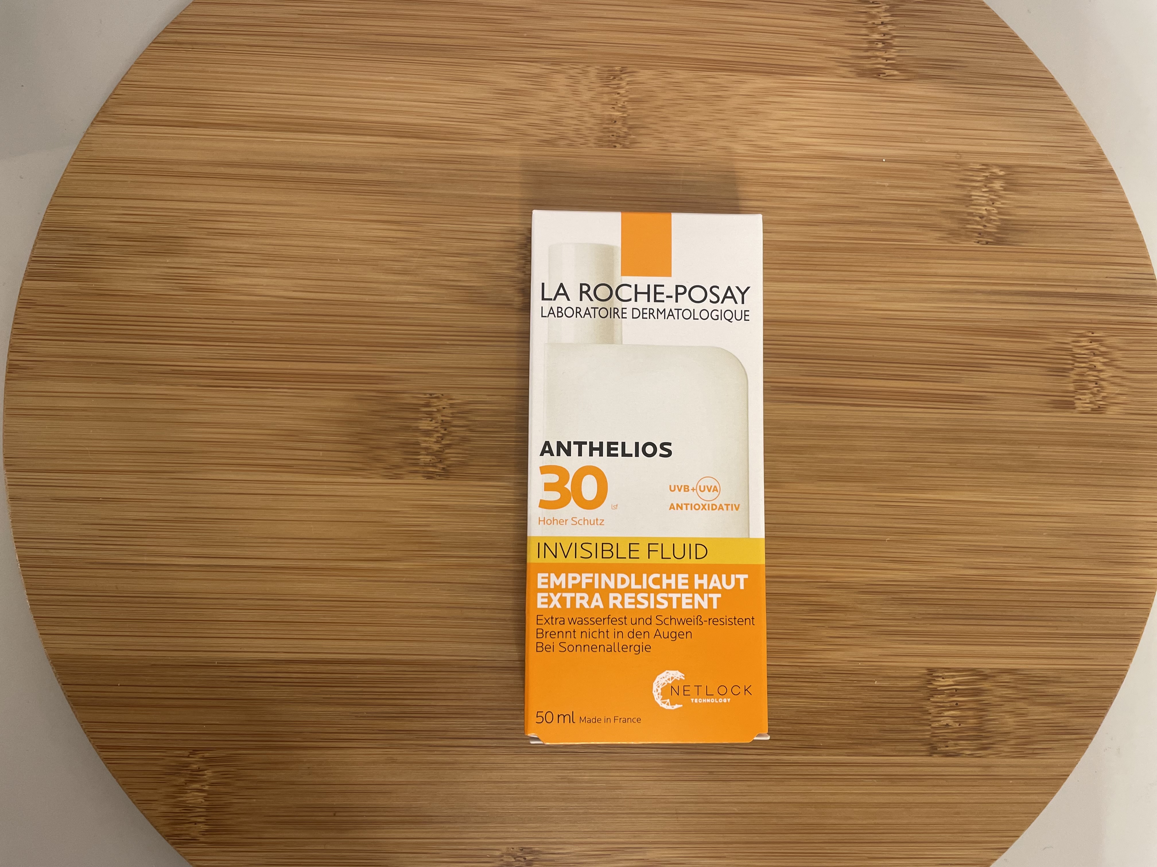La Roche Posay: Invisible Fluid SPF 30